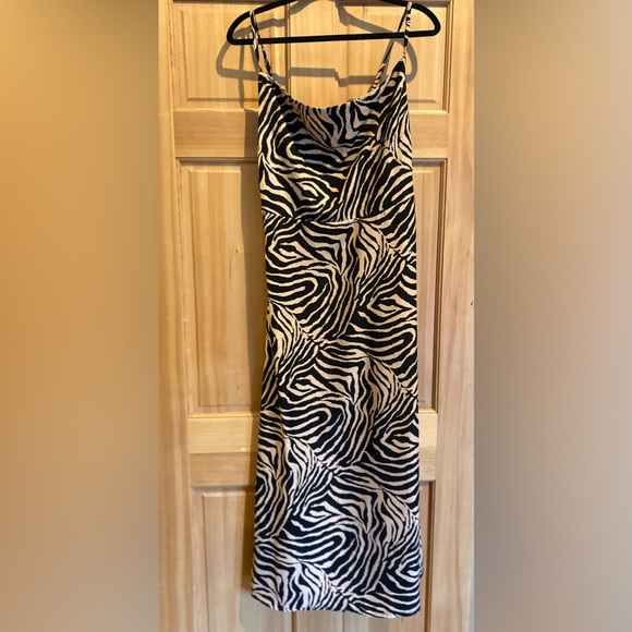 Zebra print, slight cowl neck, tea length dress. Only wore once, no longer fits - Picture 6 of 6